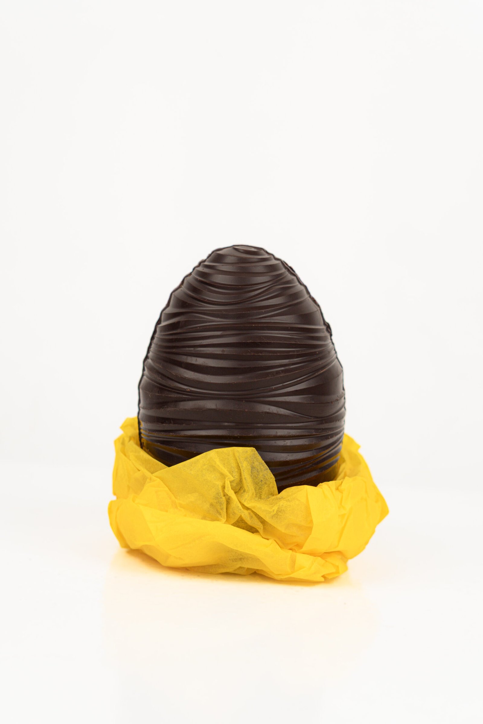 Шоколадне яйце з цілим фундуком, 320г